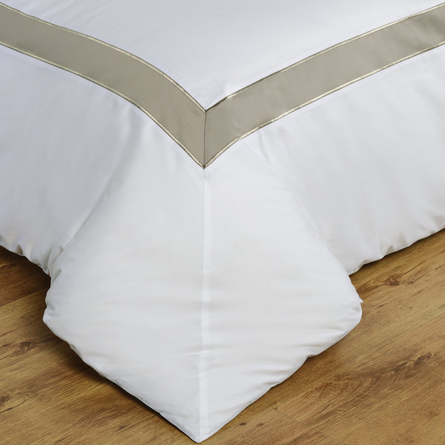 CORSICA Hotel Collection - White/Light Taupe #BL61